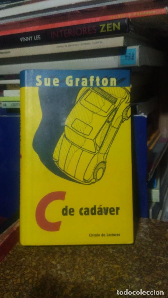 Libros de segunda mano: C DE CAD&Aacute;VER, SUE GRAFTON, ED. CIRCULO DE LECTORES - Foto 1