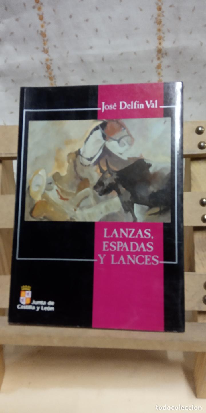 Libros de segunda mano: LANZAS, ESPADAS Y LANCES. JOSE DELFIN VAL. JUNTA DE CASTILLA Y LEON - Foto 1