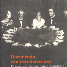 Libros de segunda mano: DURMIENDO CON EXTRATERRESTRES, WENDY KAMINER. Lote 342884248