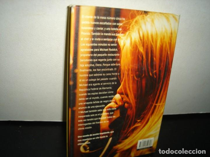 Libros de segunda mano: 5- FLORES NEGRAS PARA MICHAEL RODDICK - DANIEL V&Aacute;ZQUEZ SALL&Eacute;S - Foto 3
