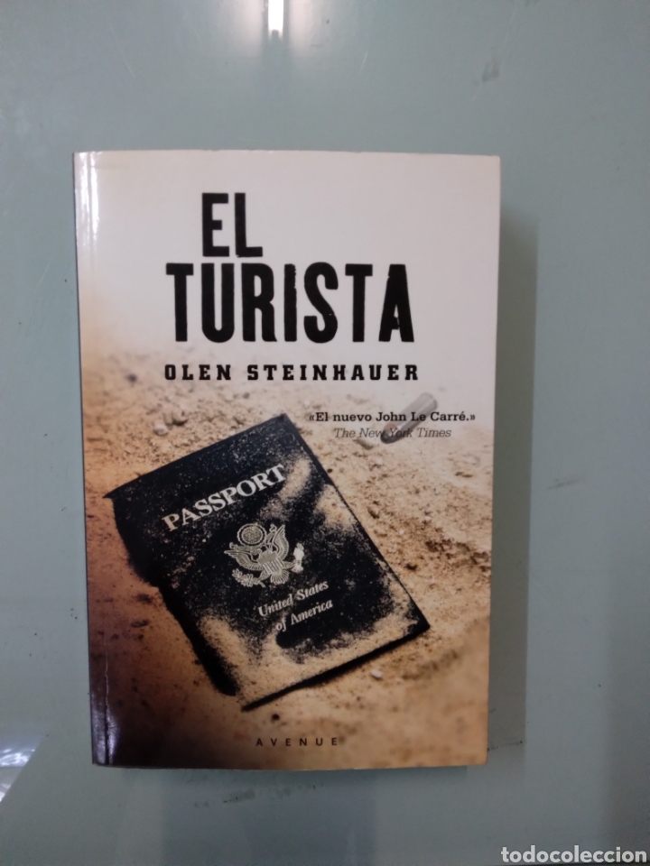 Libros de segunda mano: Olen Steinhauer, El turista,Avenue - Foto 1