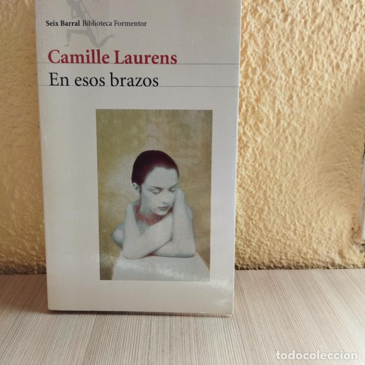 Libros de segunda mano: En esos brazos - Foto 1
