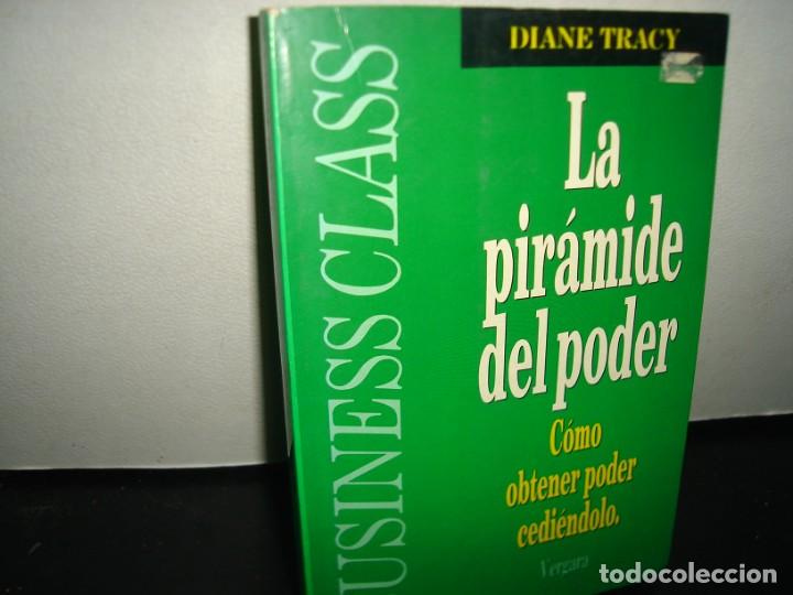 Libros de segunda mano: 8- LA PIR&Aacute;MIDE DEL PODER. C&Oacute;MO OBTENER PODER CEDI&Eacute;NDOLO - DIANE TRACY - Foto 1