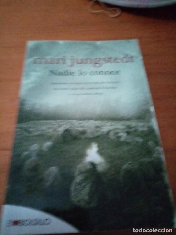 Libros de segunda mano: NADIE LO CONOCE. MARI JUNGSTEDT. EST28B2 - Foto 1