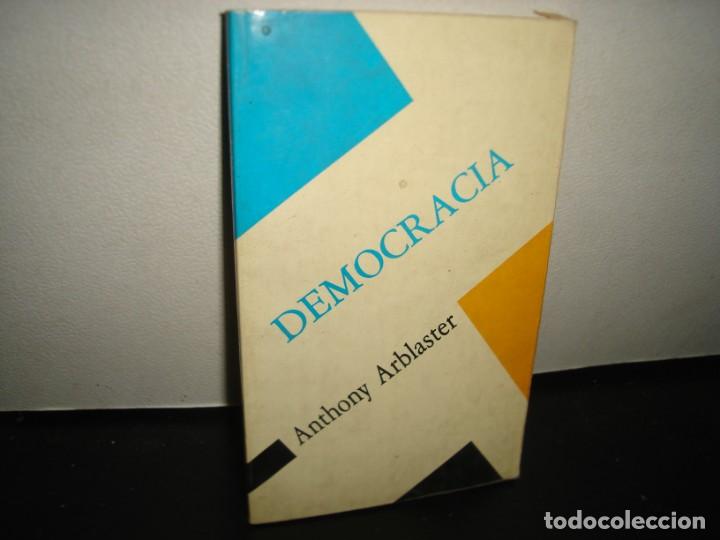 Libros de segunda mano: 10- DEMOCRACIA - ANTHONY ARBLASTER - Foto 1