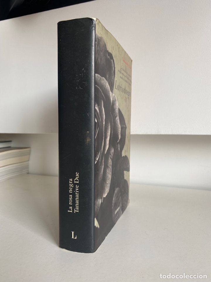 Libros de segunda mano: LA ROSA NEGRA / Tananarive Due. Editorial: Lumen. 2002 - Foto 2