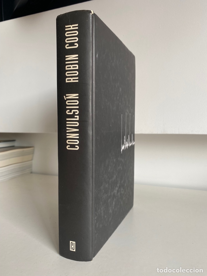 Libros de segunda mano: CONVULSI&Oacute;N / ROBIN COOK. PLAZA & JAN&Eacute;S. 1&ordf; EDICI&Oacute;N 2004. - Foto 1