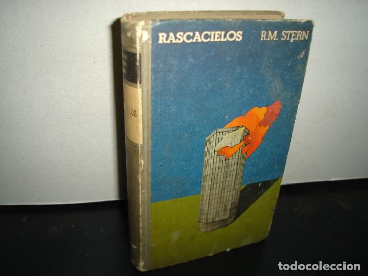 Libros de segunda mano: 17- RASCACIELOS - R. M. STERN - Foto 1