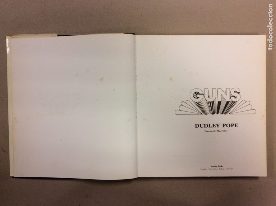 Libros de segunda mano: GUNS. DUDLEY POPE. DRAWINGS BY MAX MILLAR. SPRING BOOK 1965. EN INGL&Eacute;S - Foto 2