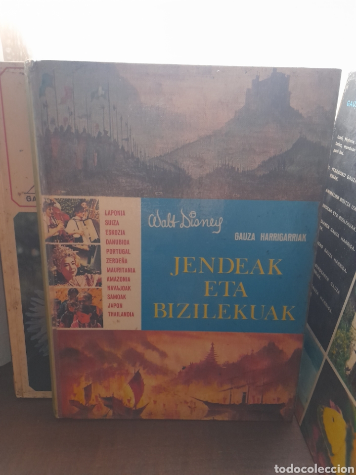 Libros de segunda mano: Walt Disney gauza harrigarriak. EUSKERA - Foto 2