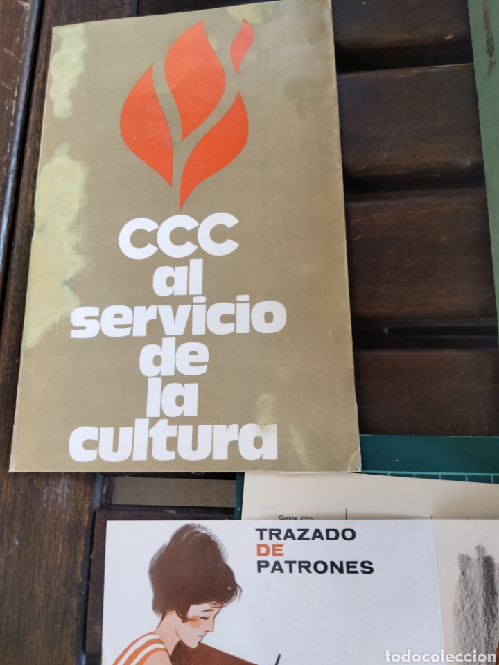 Libros de segunda mano: Curso f&eacute;mina de corte y confecci&oacute;n CCC - Foto 7