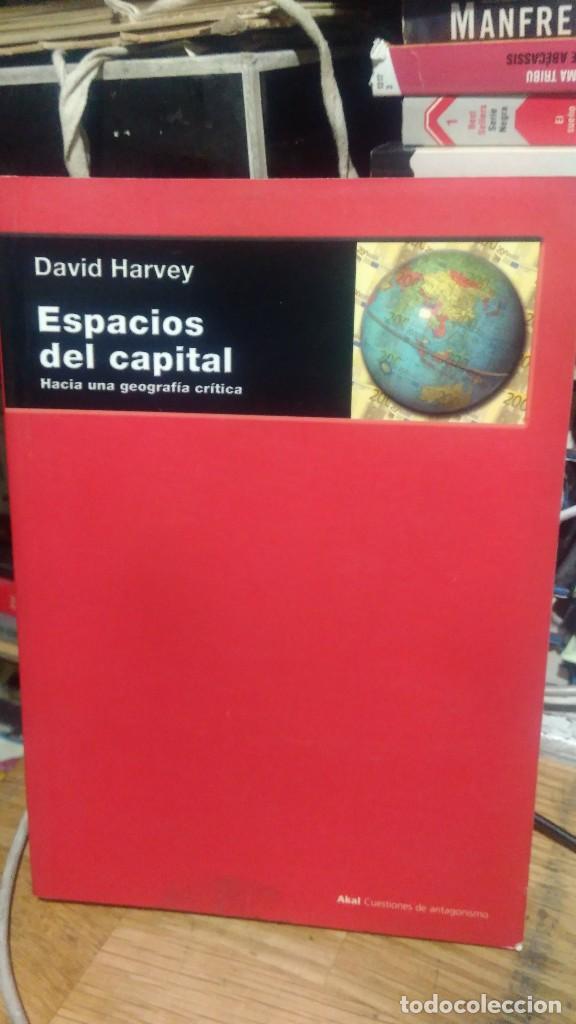 Libros de segunda mano: ESPACIOS DEL CAPITAL, DAVID HARVEY, ED. AKAL - Foto 1