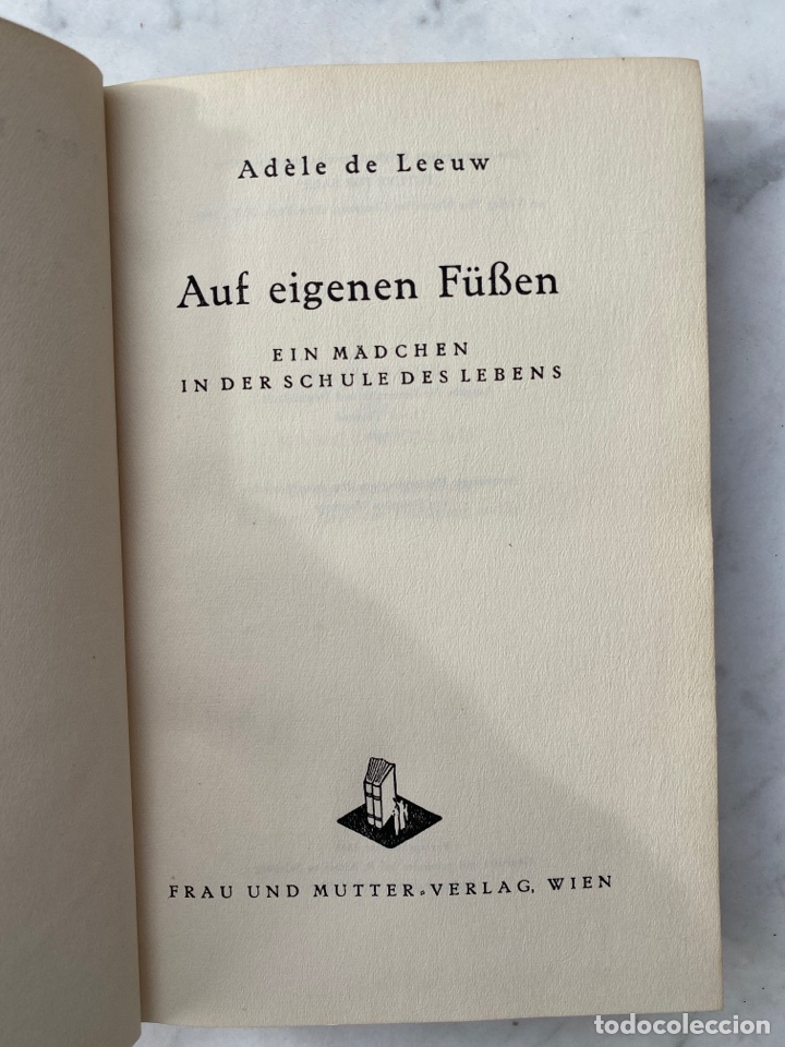 Libros de segunda mano: Auf eigenen F&uuml;ssen. Ein M&auml;dchen in der Schule des Lebens / Adele de Leeuw - Foto 2