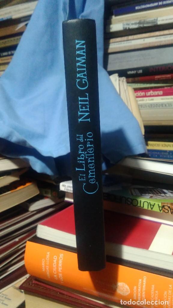 Libros de segunda mano: EL LIBRO DEL CEMENTERIO, NEIL GAIMAN, ED. CIRCULO DE LECTORES - Foto 1