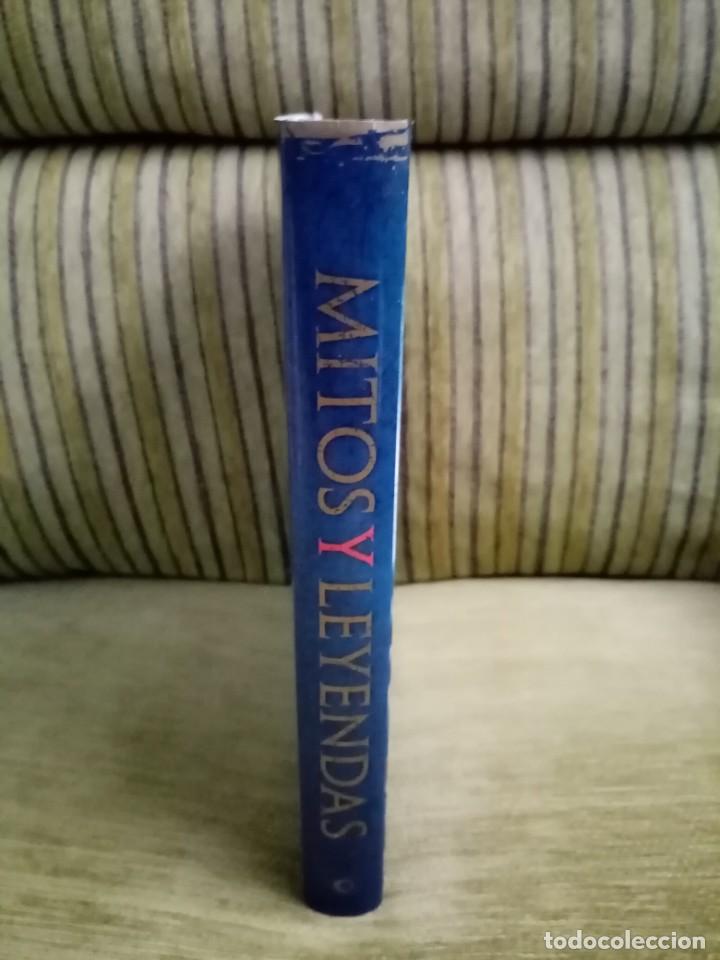 Libros de segunda mano: MITOS Y LEYENDAS Philip Wilkinson - Foto 2