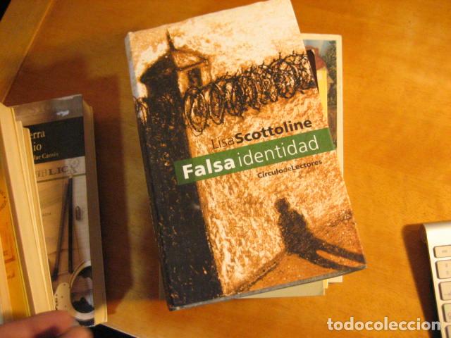 Libros de segunda mano: FALSA IDENTIDAD. LISA SCOTTOLINE. NUEVO!! - Foto 1
