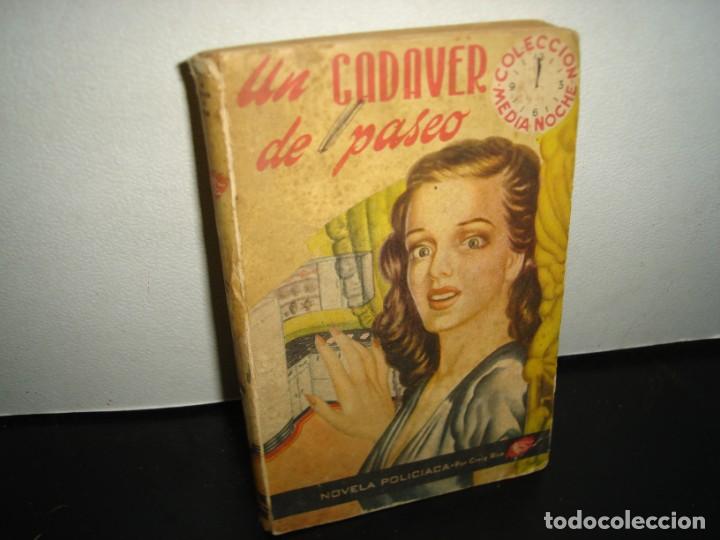 Libros de segunda mano: 26- UN CAD&Aacute;VER DE PASEO - CRAIG RICE - 50S - Foto 1