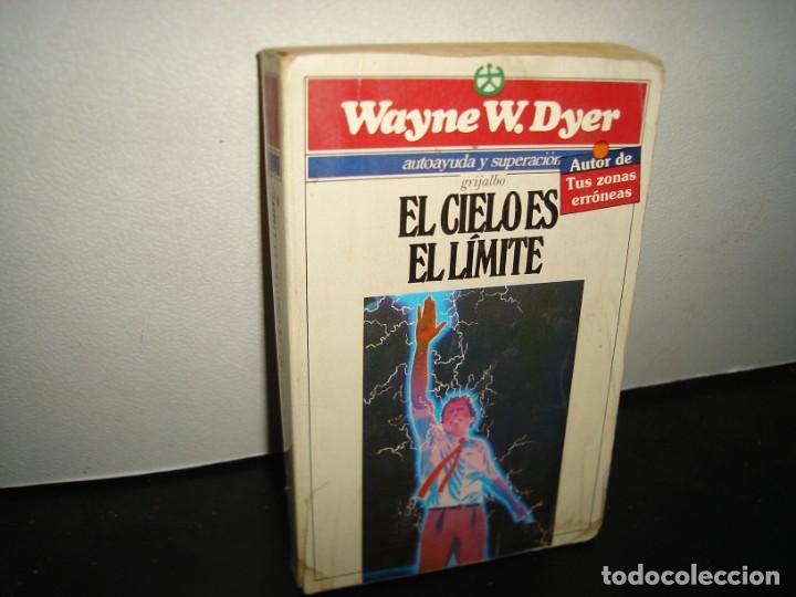 Libros de segunda mano: 31- EL CIELO ES EL L&Iacute;MITE - WAYNE W. DYER - Foto 1