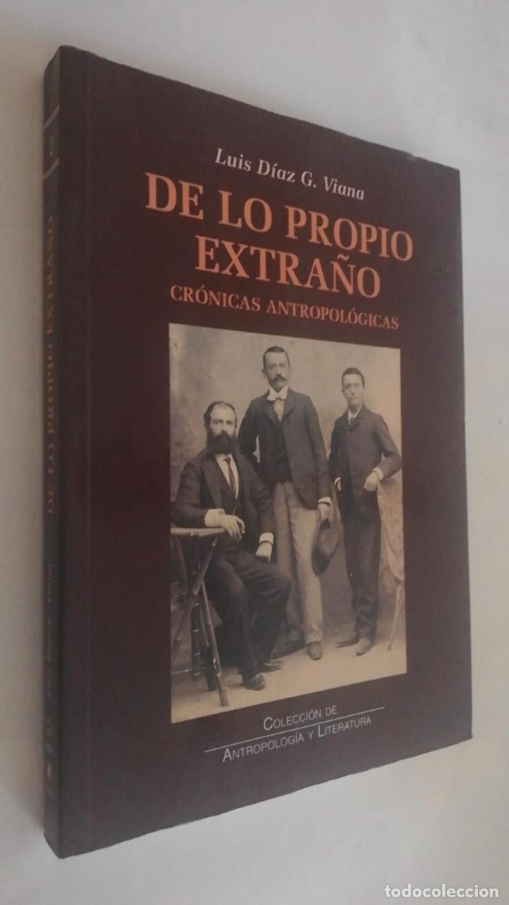Libros de segunda mano: DE LO PROPIO EXTRA&Ntilde;O CR&Oacute;NICAS ANTROPOL&Oacute;GICAS. Luis D&iacute;az G. Viana - Foto 1