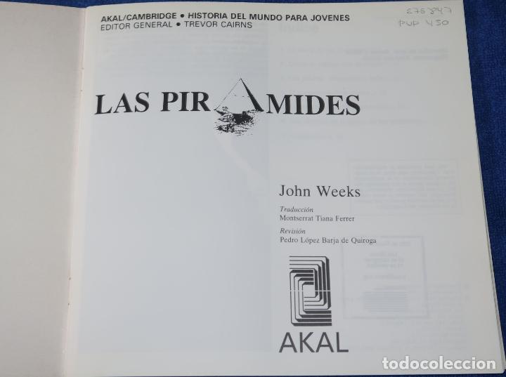 Libros de segunda mano: Las pir&aacute;mides - John Weeks - Akal (1990) - Foto 2