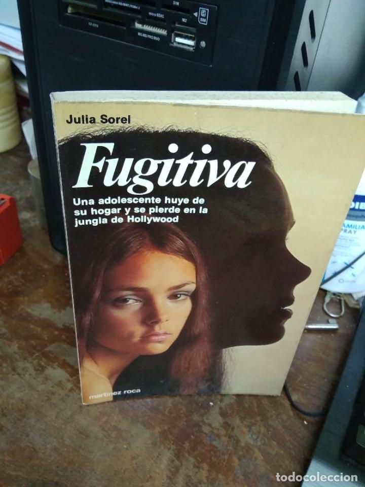 Libros de segunda mano: Fugitiva. Julia Sorel. L-19132-389 - Foto 2