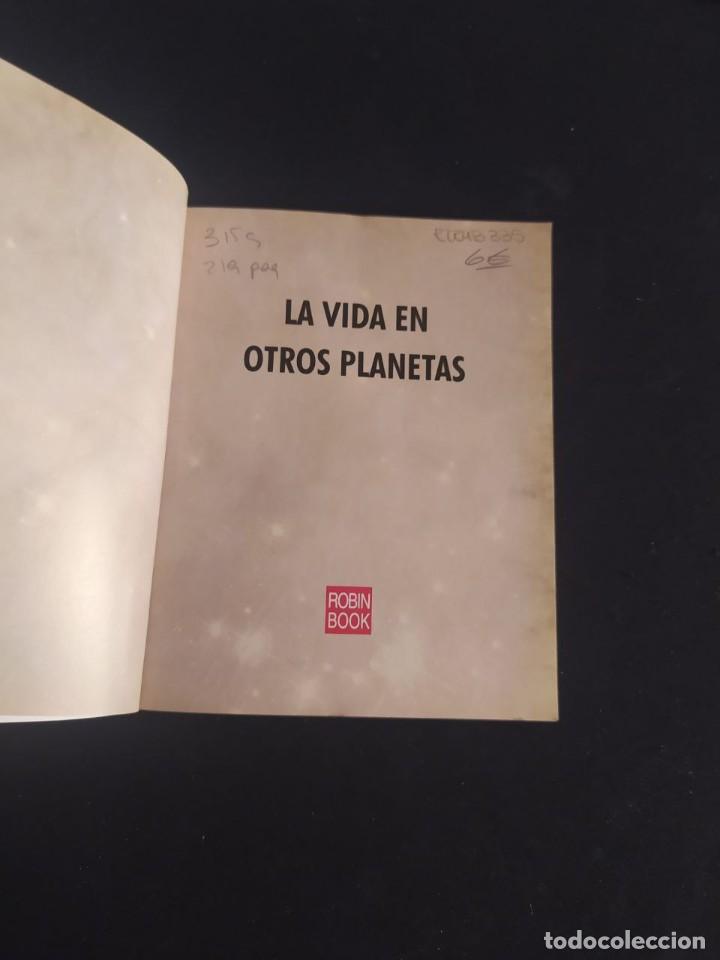 Libros de segunda mano: LA VIDA EN OTROS PLANETAS. SPENCER CARTER. ED. ROBIN BOOK. 2012. - Foto 2