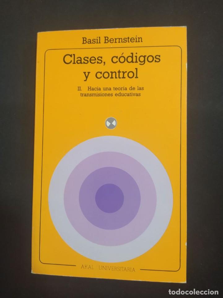 Libros de segunda mano: CLASES, CODIGOS Y CONTROL. BASIL BERSTEIN. ED. AKAL. 1988. - Foto 1