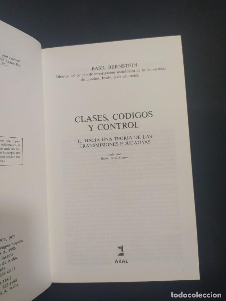 Libros de segunda mano: CLASES, CODIGOS Y CONTROL. BASIL BERSTEIN. ED. AKAL. 1988. - Foto 2