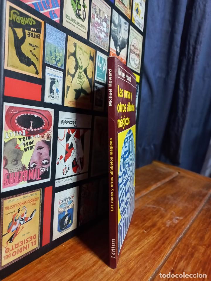 Libros de segunda mano: Michael Howard - Las Runas y otros Alfabetos M&aacute;gicos - 1983 - Foto 2