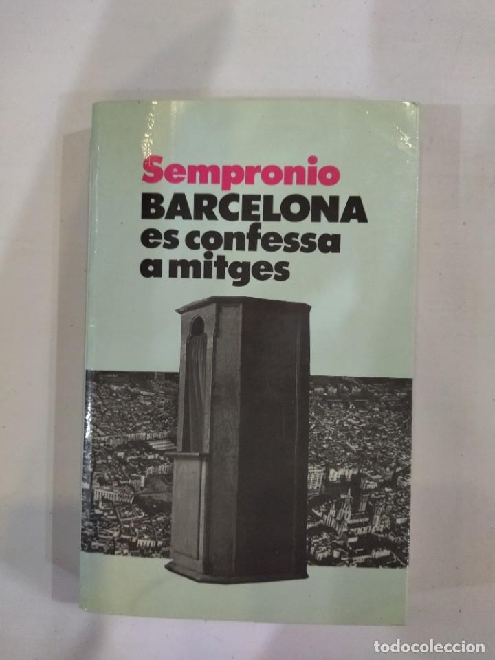 Libros de segunda mano: Barcelona es confessa a mitges - Sempronio - Foto 1