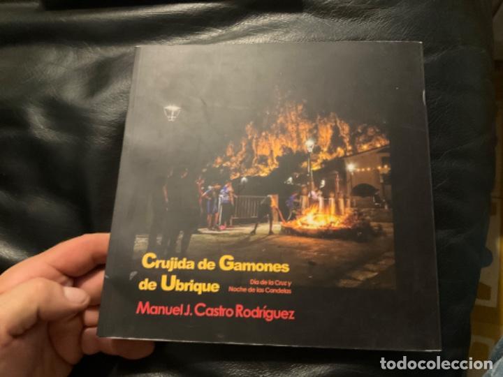 Gebrauchte B&uuml;cher: CRUJIDA DE GAMONES DE UBRIQUE D&Iacute;A DE LA CRUZ Y NOCHE DE LAS CANDELAS MANUEL J.CASTRO RODR&Iacute;GUEZ 2020