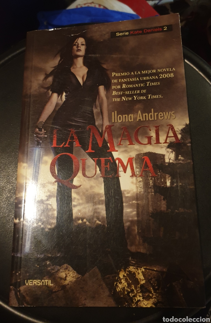 Libros de segunda mano: La magia quema - Ilona Andrews - Foto 1