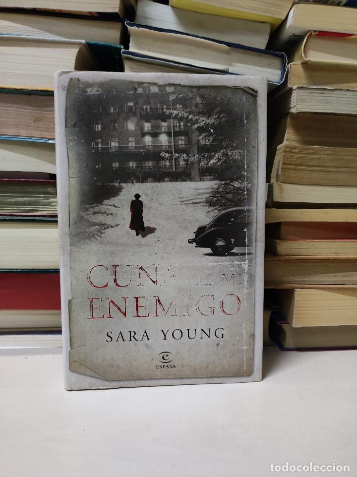 Libros de segunda mano: LA CUNA DE MI ENEMIGO SARA YOUNG - Foto 1
