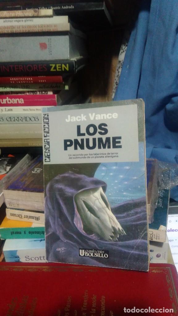 Libros de segunda mano: LOS PNUME, JACK VANCE, ED. ULTRAMAR BOLSILLO - Foto 1