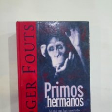 Libros de segunda mano: ROGER FOUTS - PRIMOS HERMANOS. LO QUE ME HAN ENSEÑADO LOS CHIMPANCÉS ACERCA DE LA CONDICIÓN HUMANA. Lote 361524530