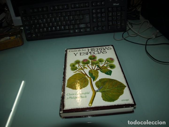 Libros de segunda mano: Guia de hierbas y especias,Claire, Omega - Foto 1