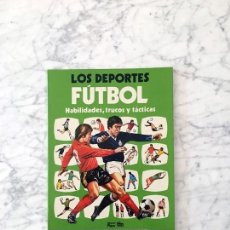 Libros de segunda mano: LOS DEPORTES - FÚTBOL - HABILIDADES, TRUCOS Y TÁCTICAS - ED. PLESA SM - 1983