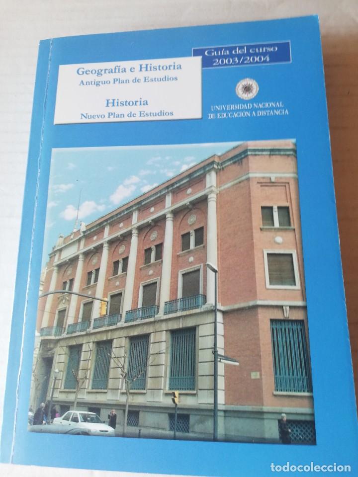 Libros de segunda mano: UNED. HISTORIA 2003-2004 / 2004-2005. 2 CATALOGOS . - Foto 3
