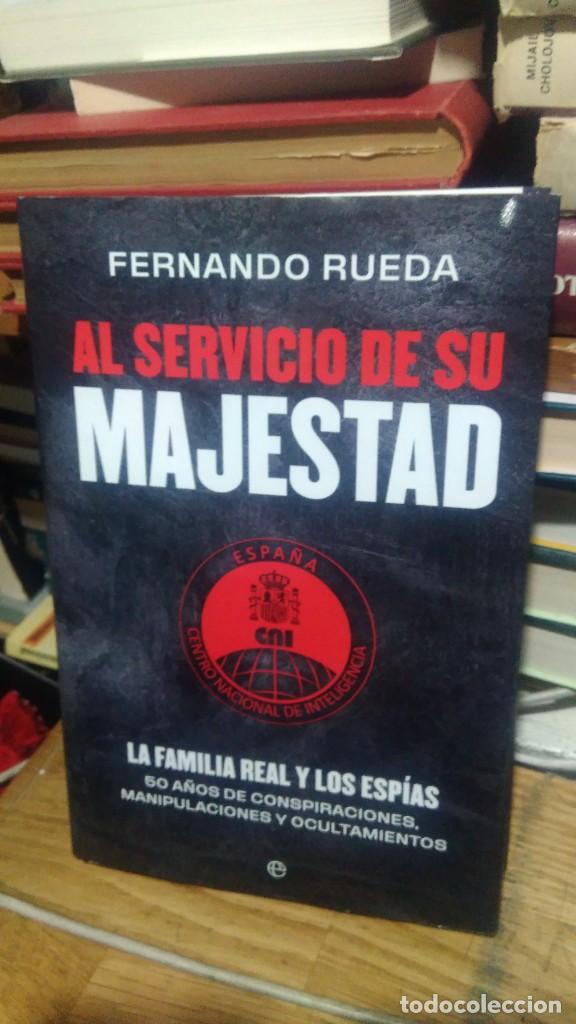 Libros de segunda mano: AL SERVICIO DE SU MAJESTAD, FERNANDO RUEDA, ED. LA ESFERA - Foto 1