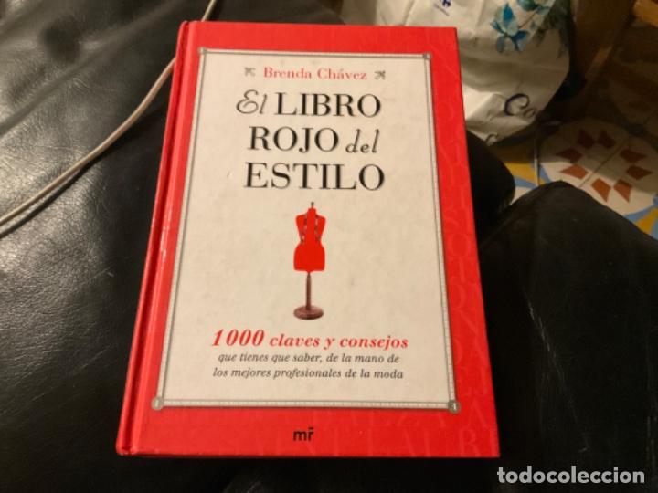 Libros de segunda mano: El libro rojo del estilo. 1000 claves y consejos. Brenda Ch&aacute;vez. - Foto 1