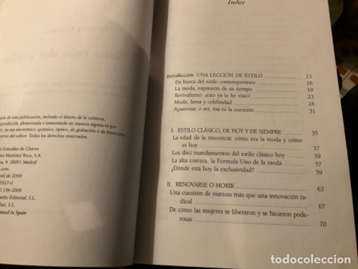 Libros de segunda mano: El libro rojo del estilo. 1000 claves y consejos. Brenda Ch&aacute;vez. - Foto 2
