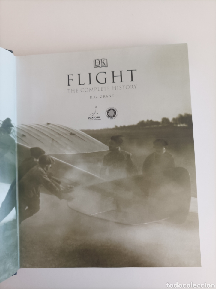Libros de segunda mano: Flight. The complete history / R. G. Grant. Aviaci&oacute;n. - Foto 2