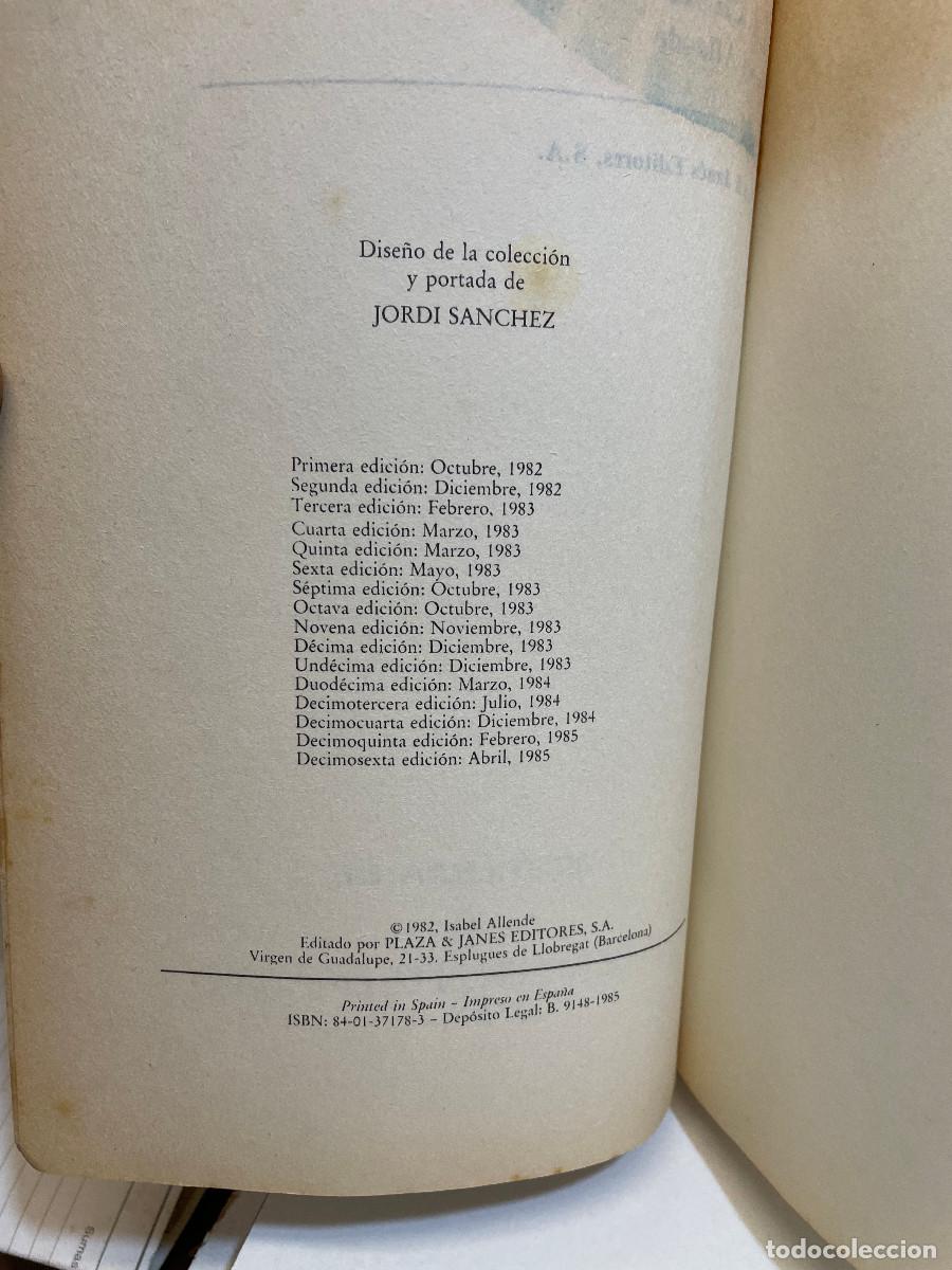 Libros de segunda mano: LIBRO LA CASA DE LOS ESP&Iacute;RITUS - ISABEL ALLENDE - 16&ordf; EDICI&Oacute;N ABRIL 1985 - Foto 3