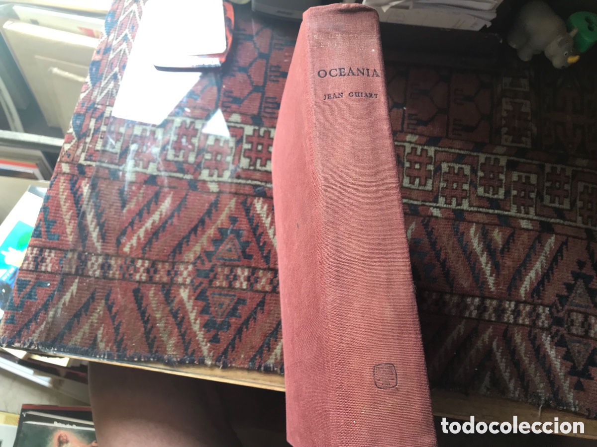 Libros de segunda mano: Ocean&iacute;a. El universo de las formas. Aguilar. Jean Guiart - Foto 1