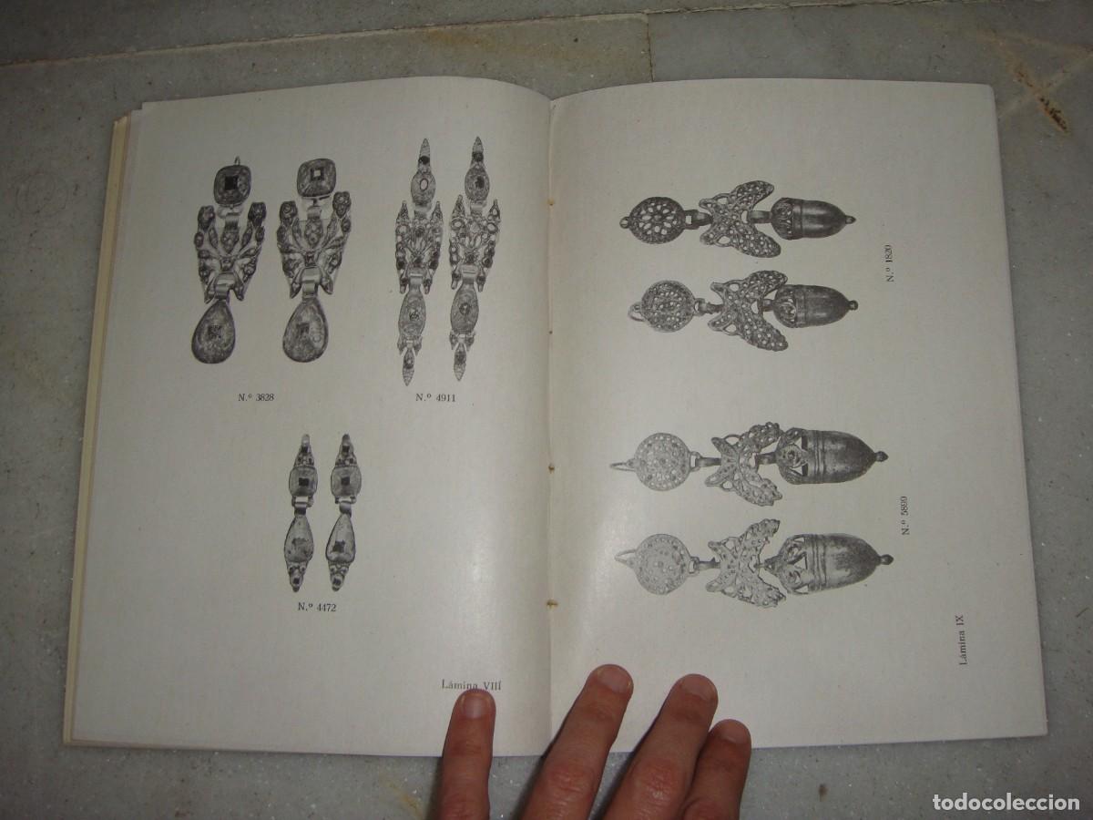 Libros de segunda mano: Cat&aacute;logo de colecci&oacute;n de pendientes. Trabajos y materiales del Museo del Pueblo Espa&ntilde;ol. Con l&aacute;minas
