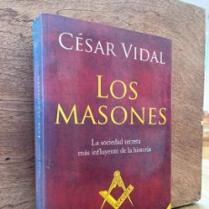 Libros de segunda mano: LOS MASONES - CESAR VIDAL - PLANETA - ILUSTRADO - BUEN ESTADO. Lote 373835634