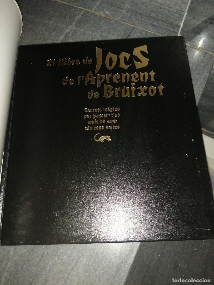 Libros de segunda mano: Libro en catal&aacute;n El llibre de Jocs de lAprenent de Bruixot secrets magics - Foto 2