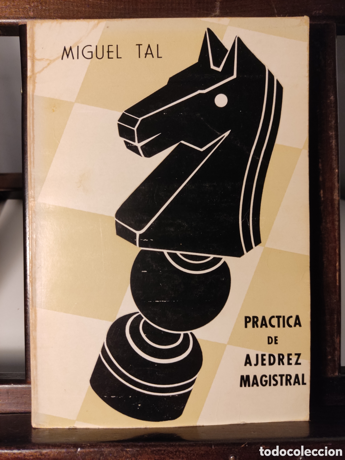 Libros de segunda mano: Pr&aacute;ctica de ajedrez magistral/ Miguel Tal/ ELC, 1972 - Foto 1