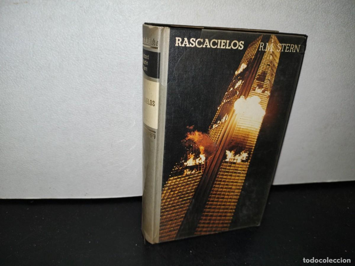 Libros de segunda mano: 47- RASCACIELOS - RICHARD MARTIN STERN - Foto 1