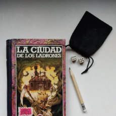 Libros de segunda mano: LA CIUDAD DE LOS LADRONES (1985)/ IAN LIVINGSTONE. ALTEA. LUCHA FICCIÓN ¡¡ENCUADERNACIÓN ARTESANAL!!. Lote 380830134